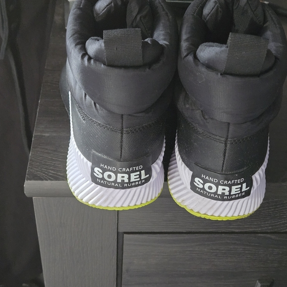 Woman's Sorel Puffy Winter Sneaker Boots size 10 Black Green and White - Picture 4 of 5